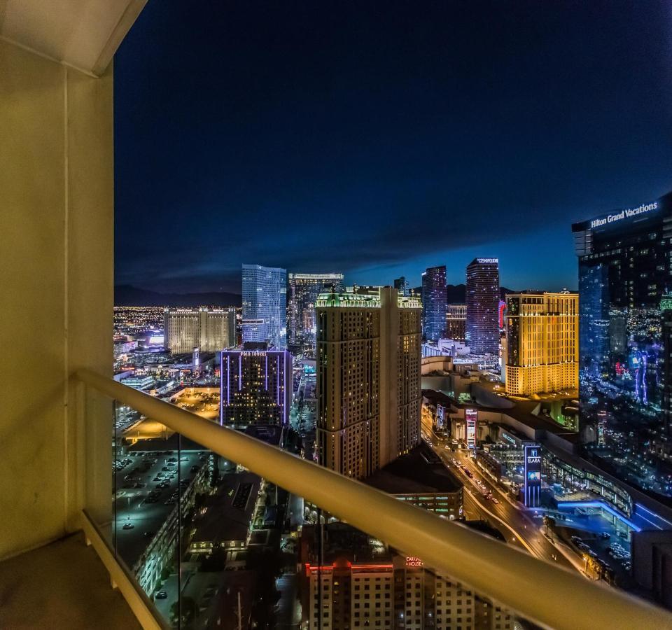 Apartment 1br Penthouse-stripview-free Parkin-no Fees