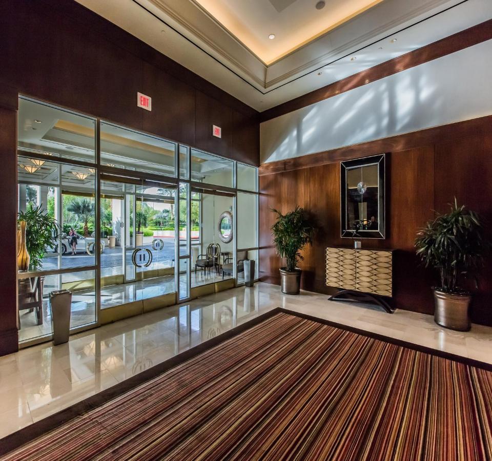 Apartment 1br Penthouse-stripview-free Parkin-no Fees *